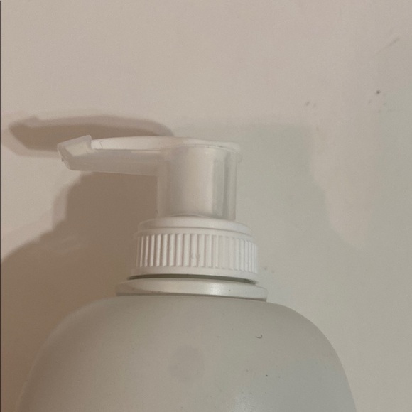 Biotherm White Pump Bottle - Picture 7 of 8